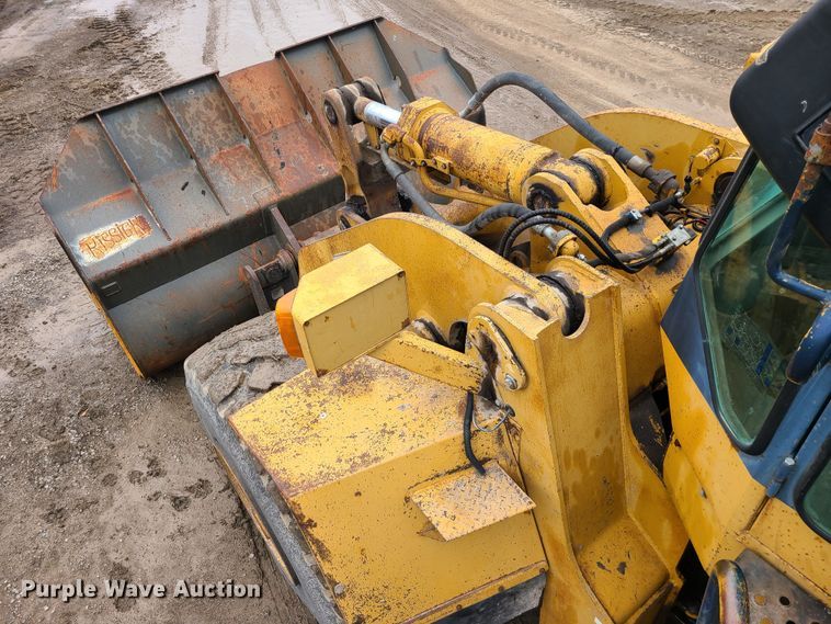 image for item JW9949 1988 Komatsu WA500-1L  wheel loader