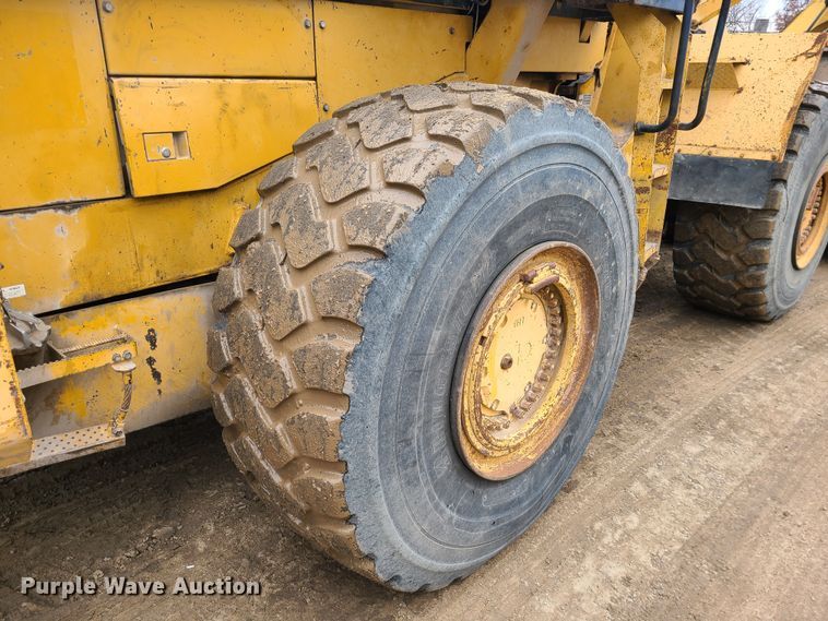 image for item JW9949 1988 Komatsu WA500-1L  wheel loader