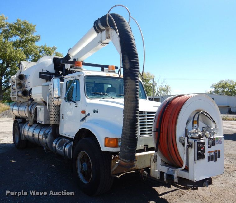 image for item KF9469 1997 International 4900  sewer jetter truck
