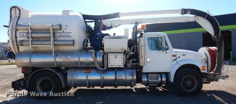 image for item KF9469 1997 International 4900  sewer jetter truck