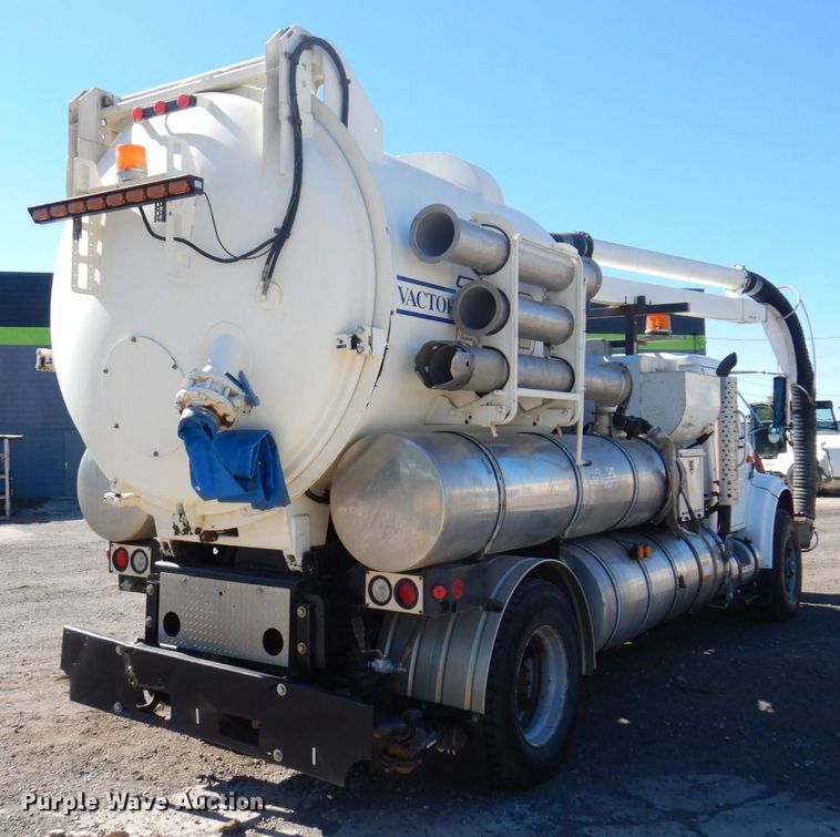 image for item KF9469 1997 International 4900  sewer jetter truck