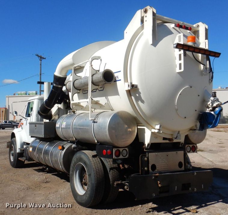 image for item KF9469 1997 International 4900  sewer jetter truck