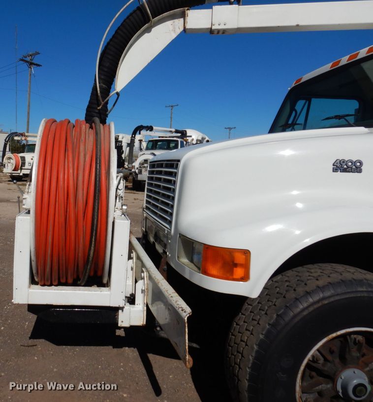 image for item KF9469 1997 International 4900  sewer jetter truck