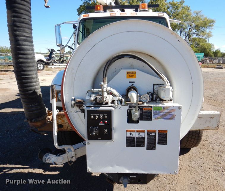 image for item KF9469 1997 International 4900  sewer jetter truck
