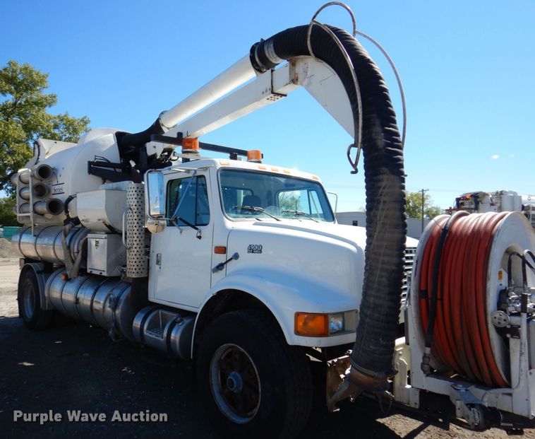 image for item KF9469 1997 International 4900  sewer jetter truck