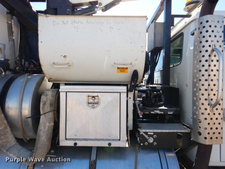 image for item KF9469 1997 International 4900  sewer jetter truck