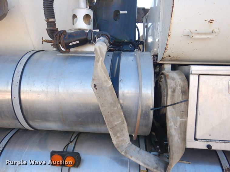 image for item KF9469 1997 International 4900  sewer jetter truck