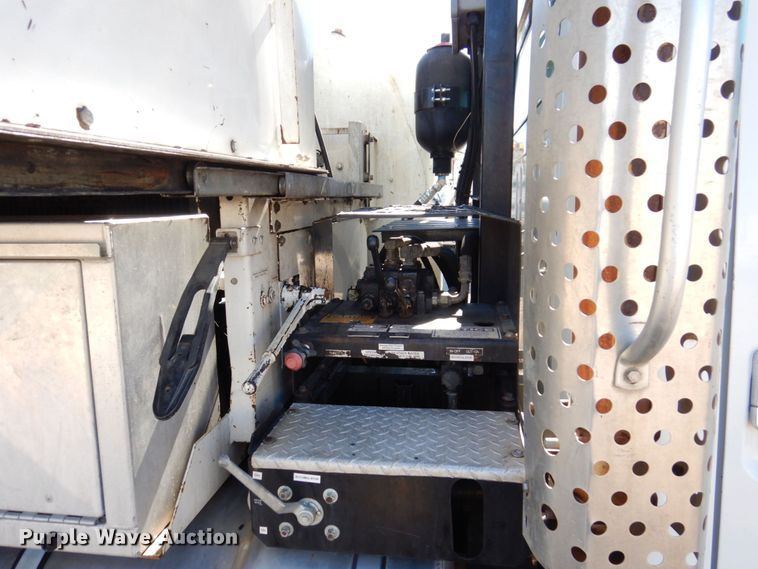 image for item KF9469 1997 International 4900  sewer jetter truck