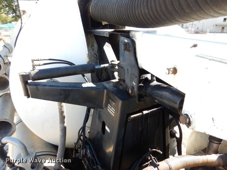 image for item KF9469 1997 International 4900  sewer jetter truck