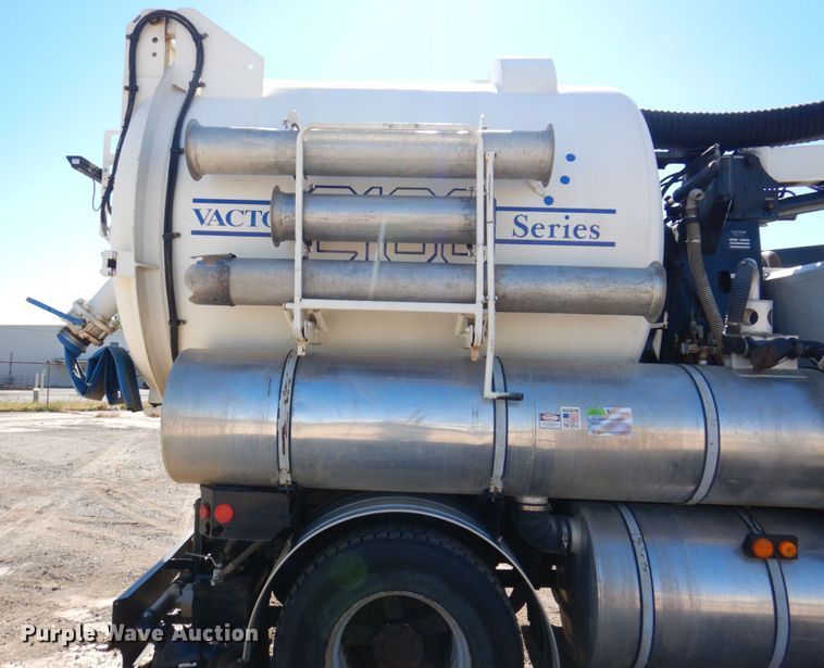 image for item KF9469 1997 International 4900  sewer jetter truck