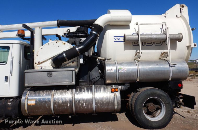 image for item KF9469 1997 International 4900  sewer jetter truck