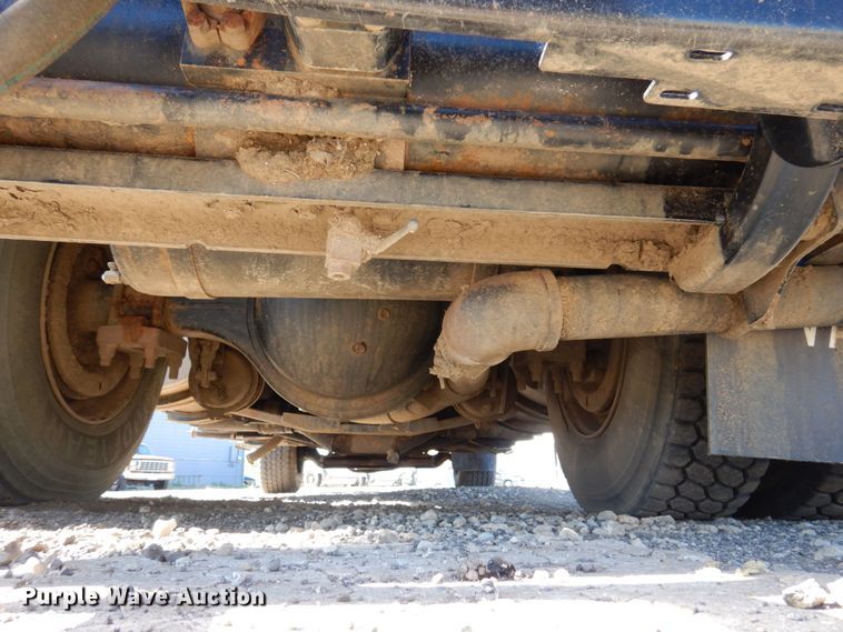 image for item KF9469 1997 International 4900  sewer jetter truck