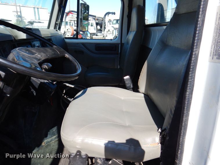 image for item KF9469 1997 International 4900  sewer jetter truck