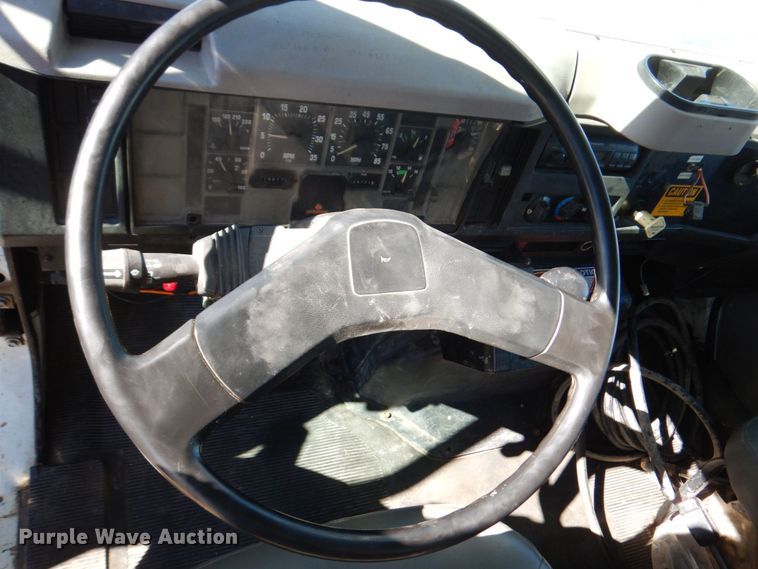 image for item KF9469 1997 International 4900  sewer jetter truck