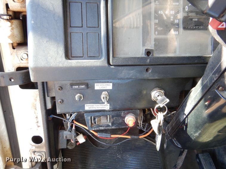 image for item KF9469 1997 International 4900  sewer jetter truck
