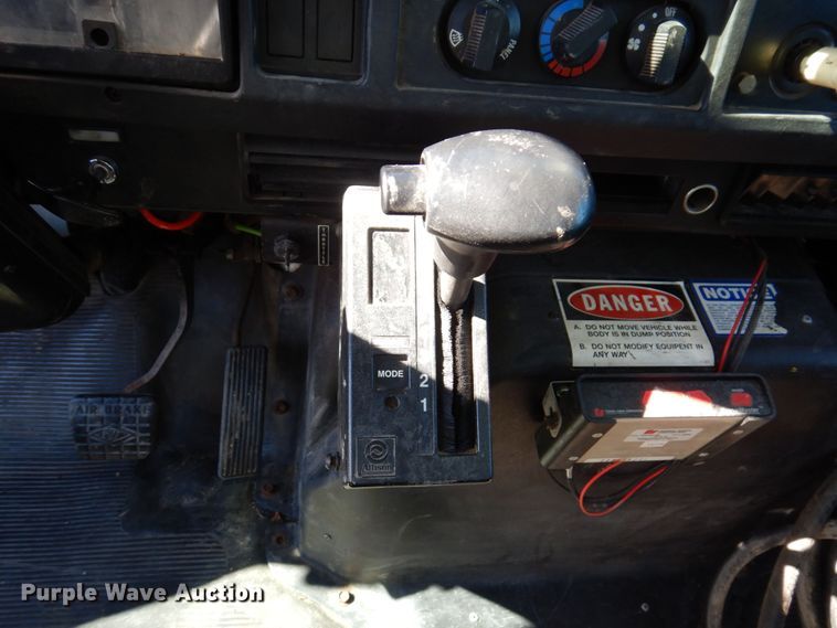 image for item KF9469 1997 International 4900  sewer jetter truck