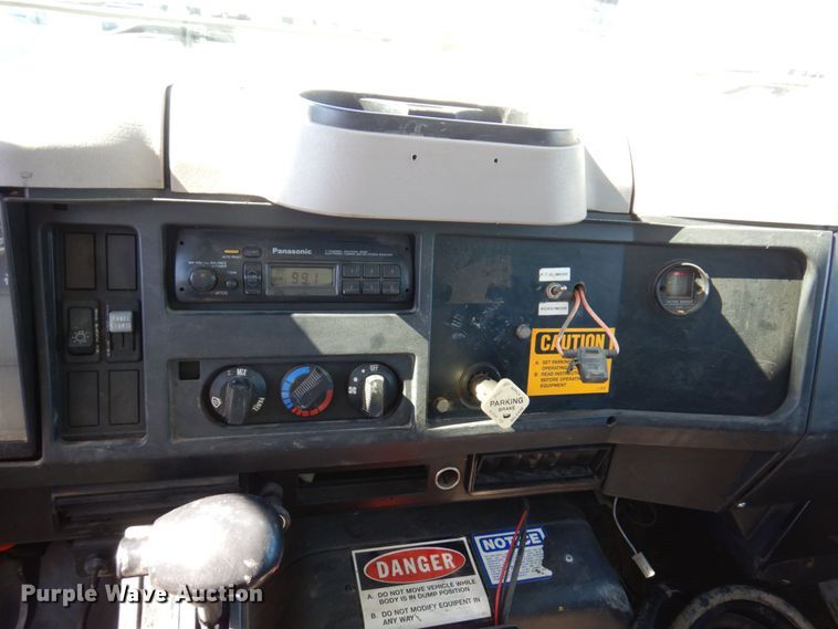 image for item KF9469 1997 International 4900  sewer jetter truck