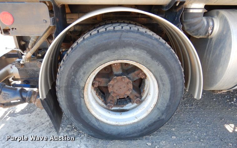 image for item KF9469 1997 International 4900  sewer jetter truck