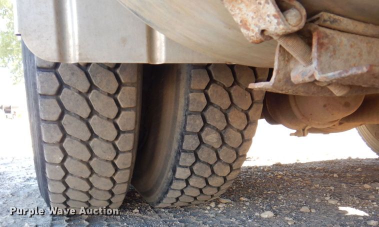 image for item KF9469 1997 International 4900  sewer jetter truck