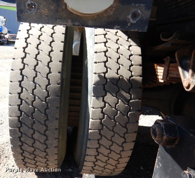 image for item KF9469 1997 International 4900  sewer jetter truck