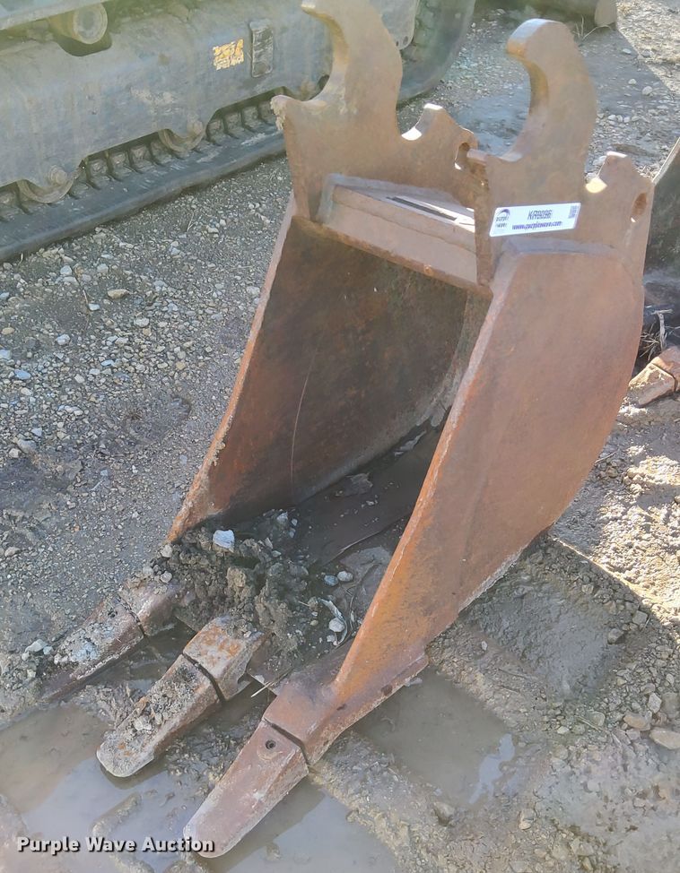 (3) Kubota mini excavator buckets in Manhattan, KS Item KR9096 sold