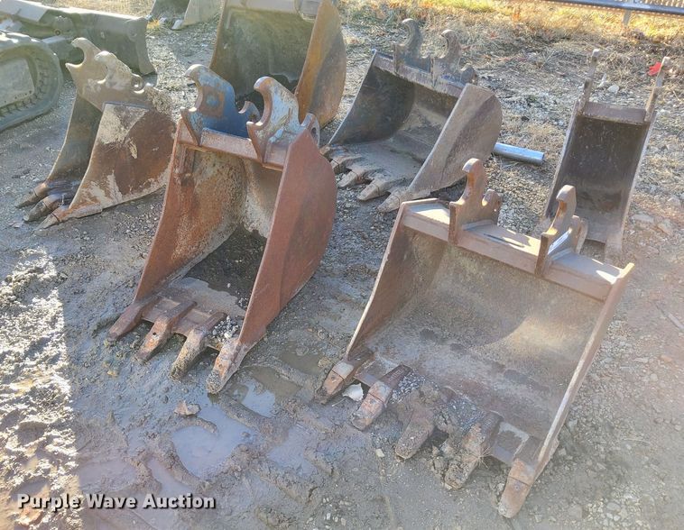 (3) Kubota mini excavator buckets in Manhattan, KS Item KR9097 sold