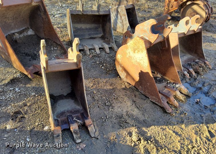 (3) Kubota mini excavator buckets in Manhattan, KS Item KR9097 sold