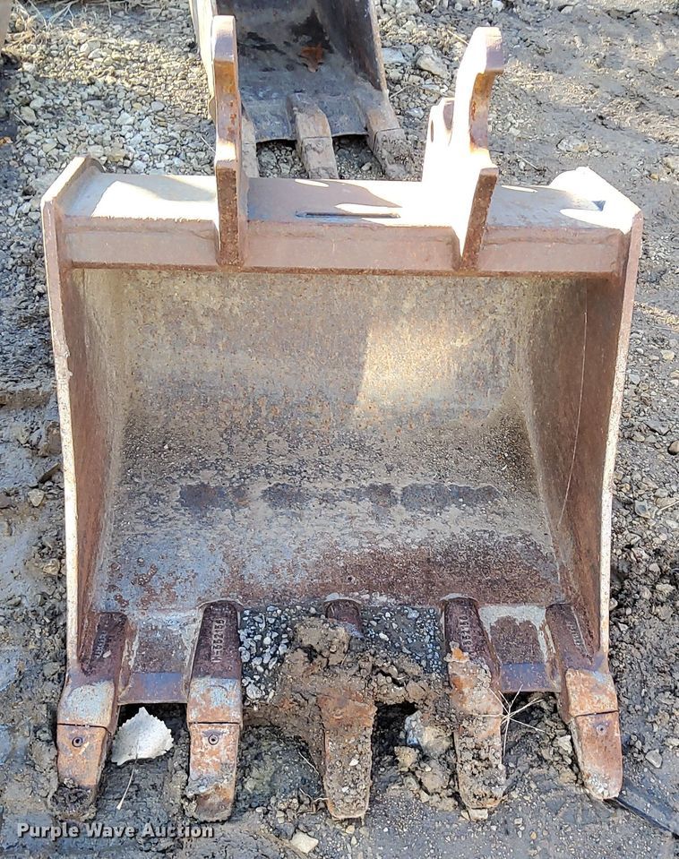 (3) Kubota mini excavator buckets in Manhattan, KS Item KR9097 sold