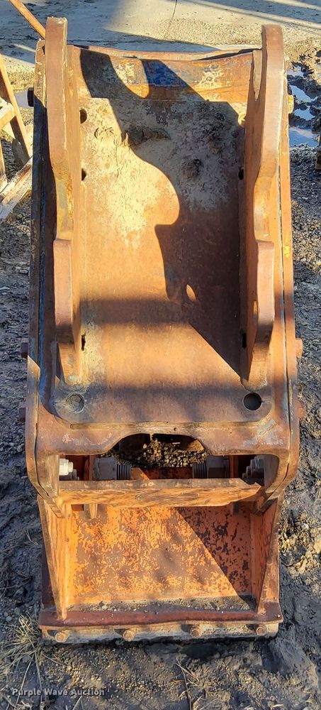 image for item KR9103 MBW EXA18  excavator trench compactor