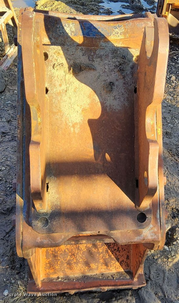 image for item KR9103 MBW EXA18  excavator trench compactor