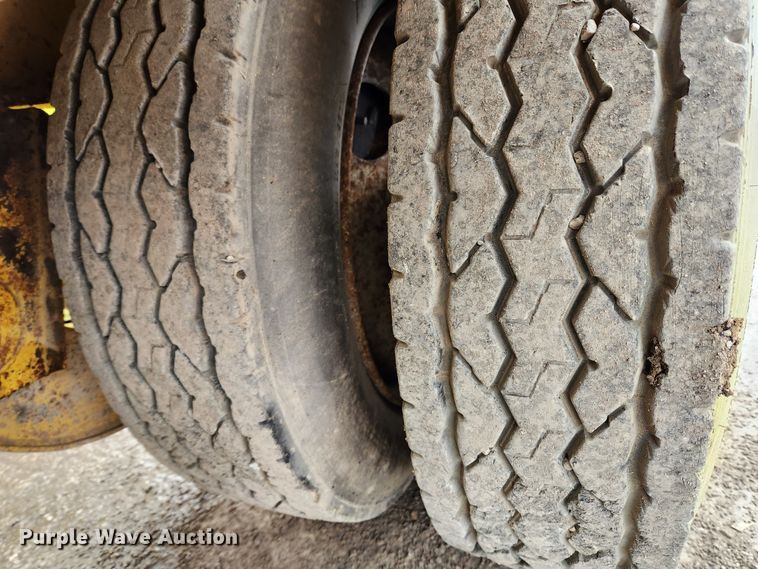 image for item KT9525 1993 Trail King TK100HDG-483  lowboy equipment trailer