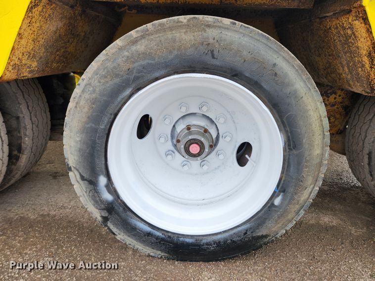 image for item KT9525 1993 Trail King TK100HDG-483  lowboy equipment trailer