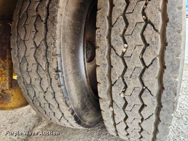 image for item KT9525 1993 Trail King TK100HDG-483  lowboy equipment trailer