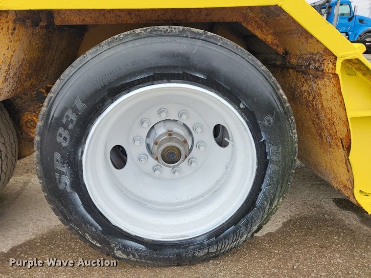 image for item KT9525 1993 Trail King TK100HDG-483  lowboy equipment trailer