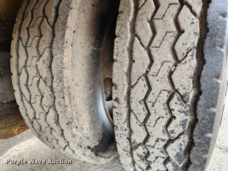 image for item KT9525 1993 Trail King TK100HDG-483  lowboy equipment trailer