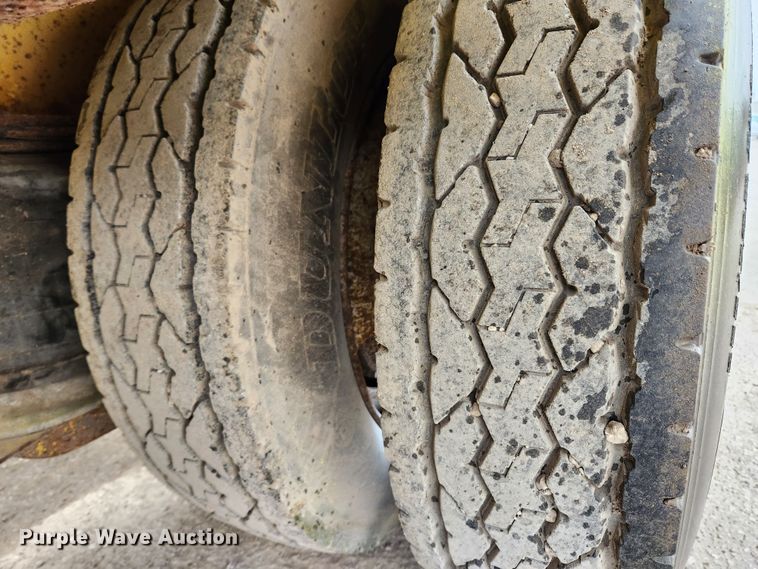 image for item KT9525 1993 Trail King TK100HDG-483  lowboy equipment trailer