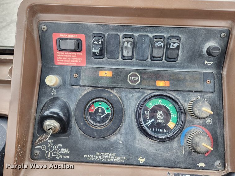 image for item KT9529 1998 John Deere 310SE  backhoe