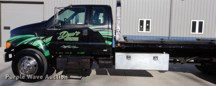 image for item KW9552 2000 Ford F650  rollback truck