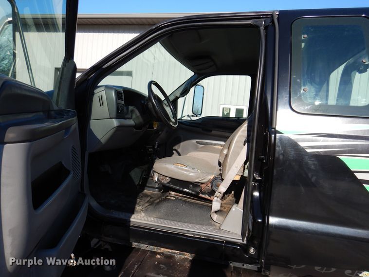 image for item KW9552 2000 Ford F650  rollback truck