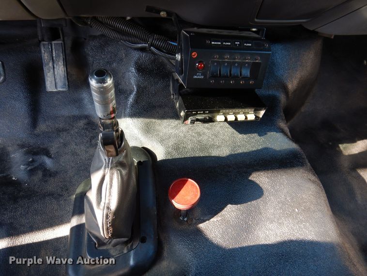 image for item KW9552 2000 Ford F650  rollback truck