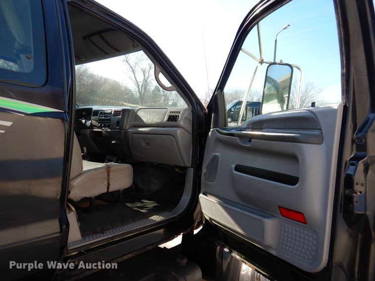 image for item KW9552 2000 Ford F650  rollback truck