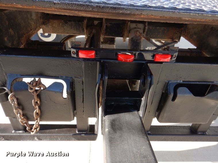 image for item KW9552 2000 Ford F650  rollback truck