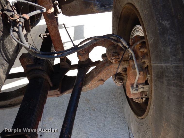 image for item KW9552 2000 Ford F650  rollback truck