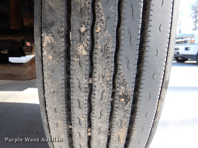 image for item KW9552 2000 Ford F650  rollback truck