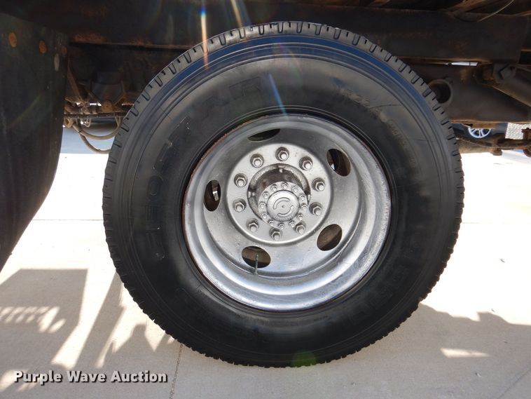 image for item KW9552 2000 Ford F650  rollback truck