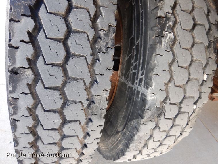 image for item KW9552 2000 Ford F650  rollback truck