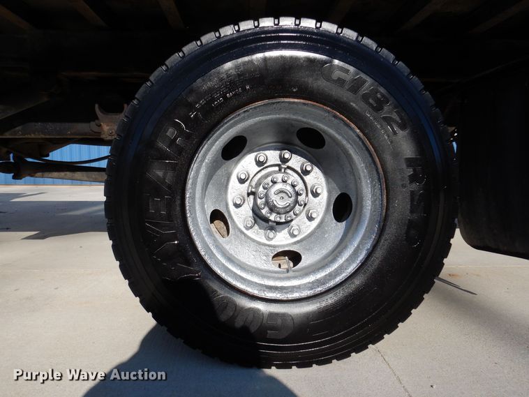 image for item KW9552 2000 Ford F650  rollback truck