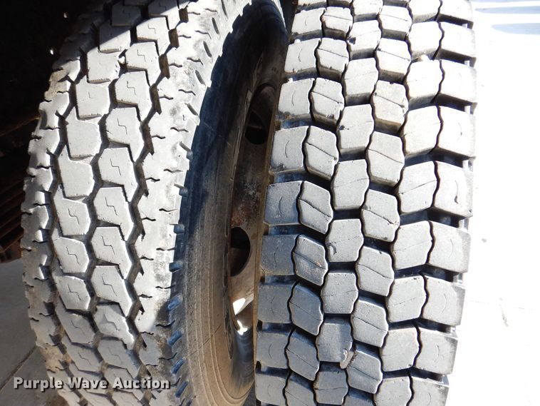 image for item KW9552 2000 Ford F650  rollback truck