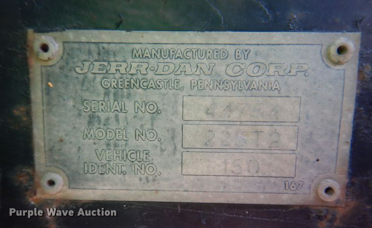 image for item KW9552 2000 Ford F650  rollback truck