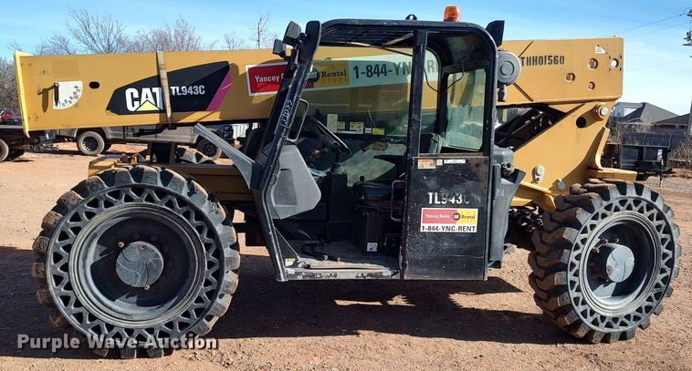 image for item LK9511 2015 Caterpillar TL943C  telehandler